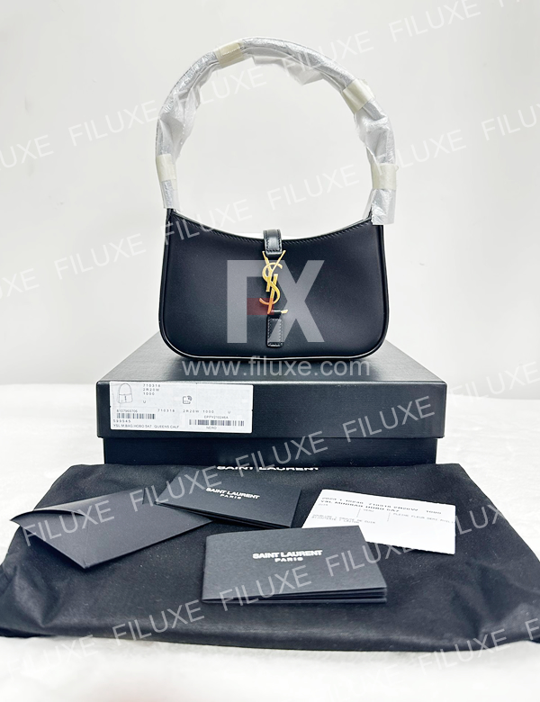 Saint Laurent Le(YSL 聖羅蘭) hobo mini肩背袋|Saint Laurent Le(YSL 圣罗兰) hobo mini肩背袋-Saint Laurent Le,hobo,mini,肩背袋,1911.54.5cm,全新,7103182R20W1000,鑒定,M43693,女裝,包袋,女士,雙肩包,聖羅蘭|Saint Laurent Le,hobo,mini,肩背袋,1911.54.5cm,全新,7103182R20W1000,鉴定,M43693,女装,包袋,女士,双肩包