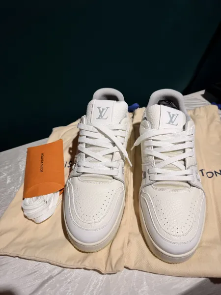 LV Trainer 白色板鞋