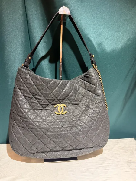 chanel 黑金荔枝牛皮hobo包