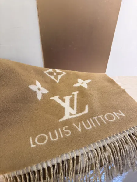 LV Reykjavik 雙面羊絨流蘇圍巾