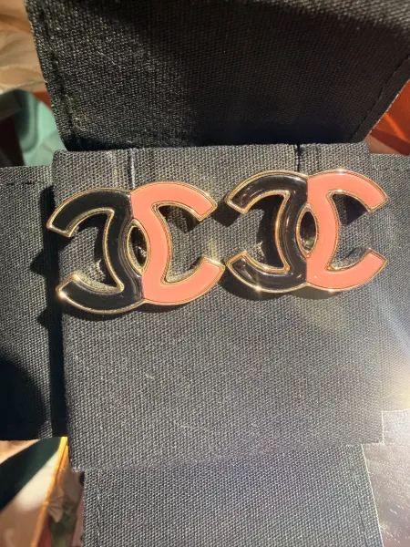Chanel 黑粉雙拼色耳環