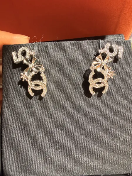 Chanel 雙C字母滿鑽四葉草耳環